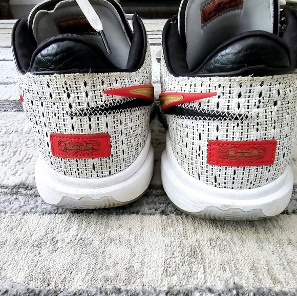 Nike Lebanon Pink Diamond Collection White Sneakers Size 15 - Picture 11 of 12